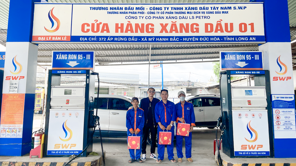 Tết Đoàn Viên 2025: Gửi trao yêu thương đến từng cửa hàng